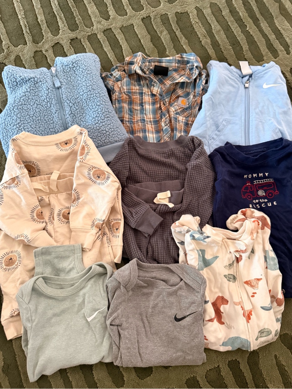 Boys size 6 months Stylish Outfits! 22 pieces! Nike, Carter’s, Carhartt, Disney